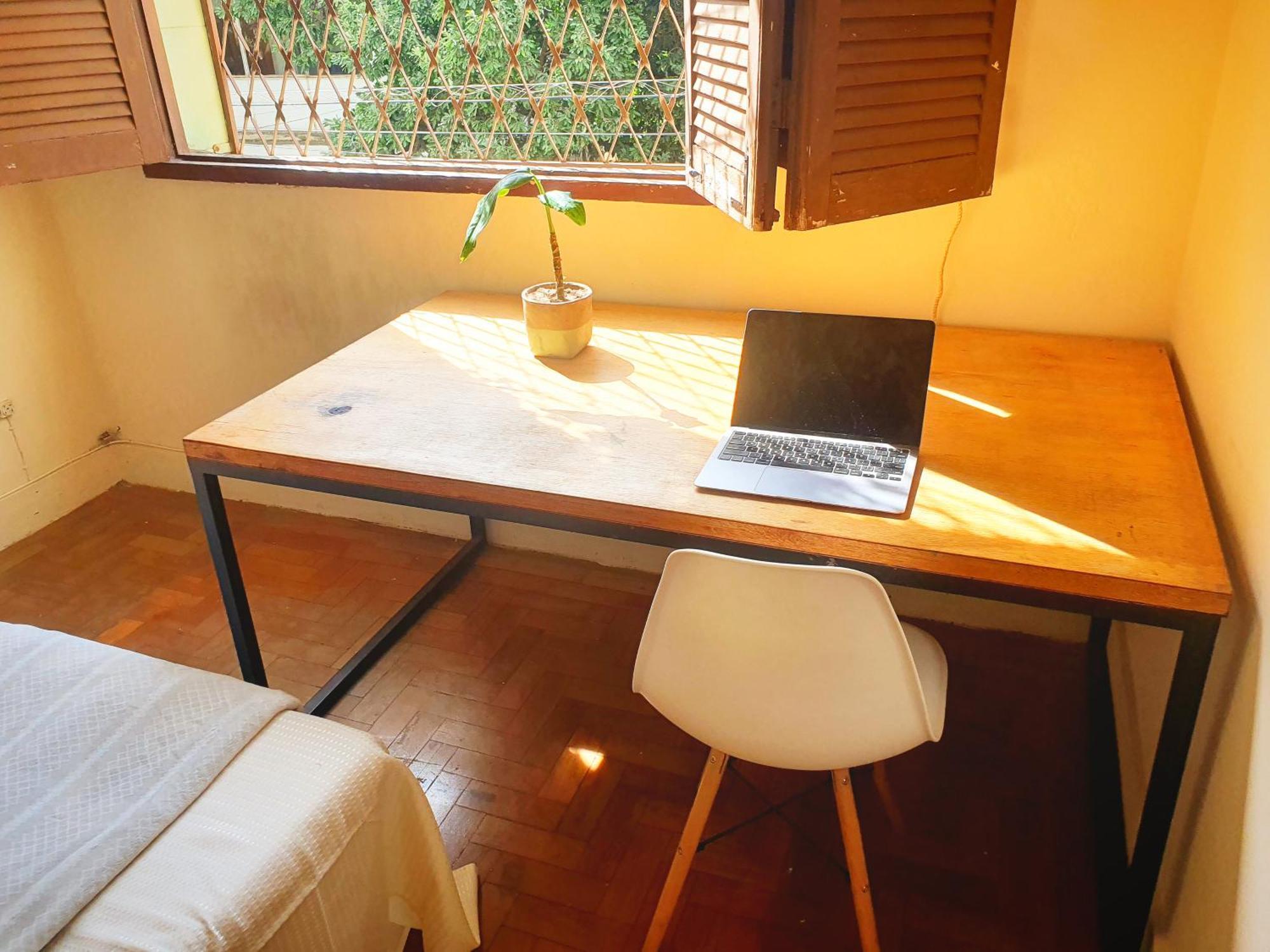 Quarto Casal Com Janela Casa Caramel Belo Horizonte Exterior photo