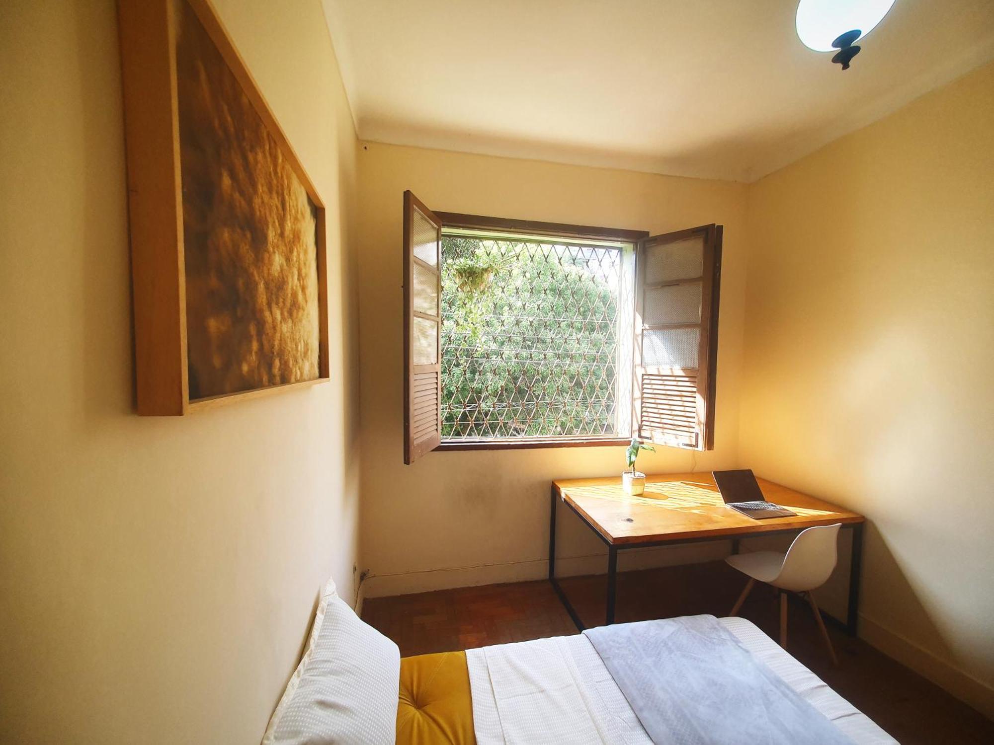 Quarto Casal Com Janela Casa Caramel Belo Horizonte Exterior photo